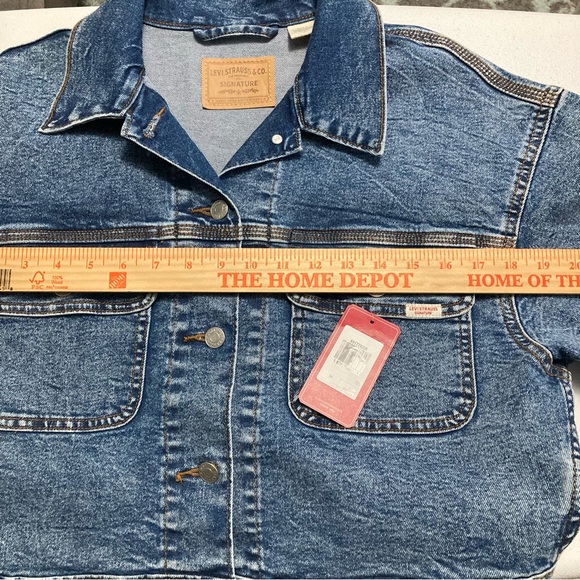 Levi Strauss '95 women's relaxed trucker denim jacket Size M NWT - Picture 6 of 6